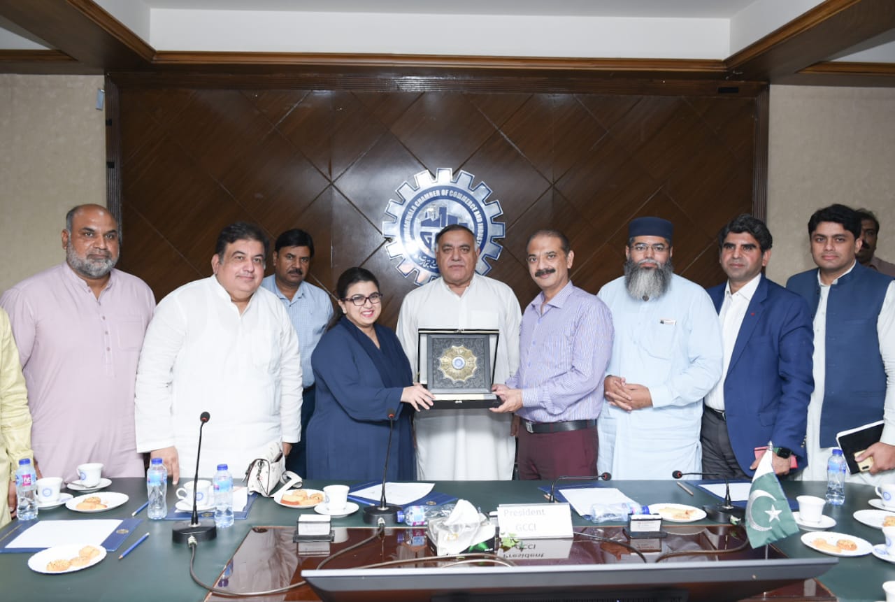 Special Assistant to Prime Minister on Youth Affairs Shaza Fatima Khawaja visited Gujranwala Chamber of Commerce. Different matters related to youth programme were discussed with the members.